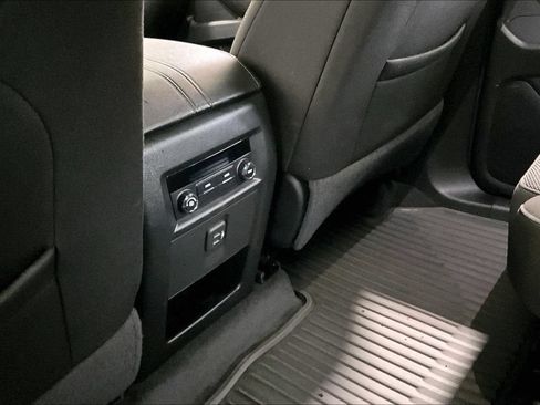 Used 2023 Chevrolet Traverse LT AWD/4WD image 10
