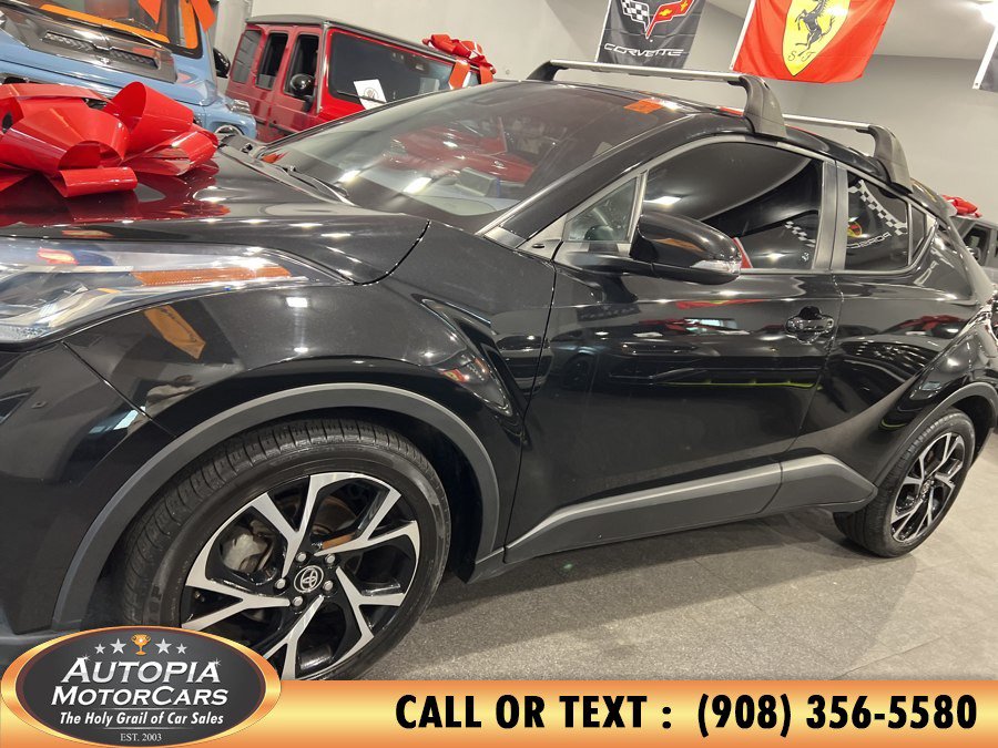 Used 2022 Toyota C-HR XLE FWD image 3