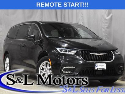 Used 2023 Chrysler Pacifica Touring