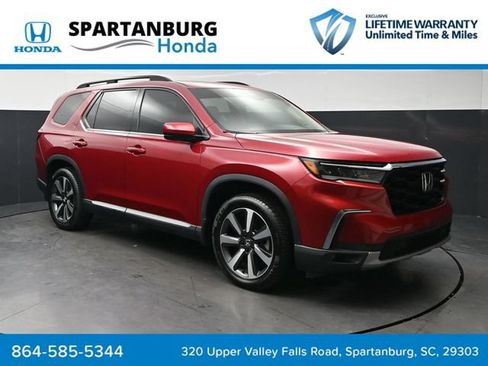 Used 2025 Honda Pilot Touring image 1