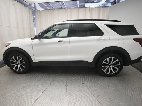 Used 2022 Ford Explorer ST-Line AWD/4WD image 24