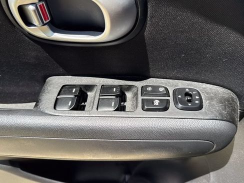 Used 2015 Kia Soul FWD image 22