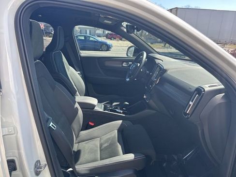 Certified 2025 Volvo XC40 B5 Plus image 15
