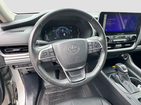 Used 2024 Toyota Grand Highlander XLE FWD image 11
