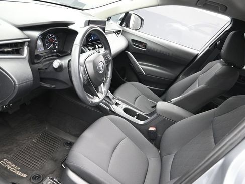 Used 2024 Toyota Corolla Cross LE FWD image 17