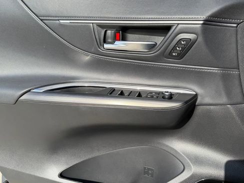Used 2024 Toyota Venza AWD/4WD image 26