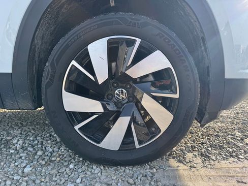 Used 2024 Volkswagen Atlas Cross Sport SE image 18