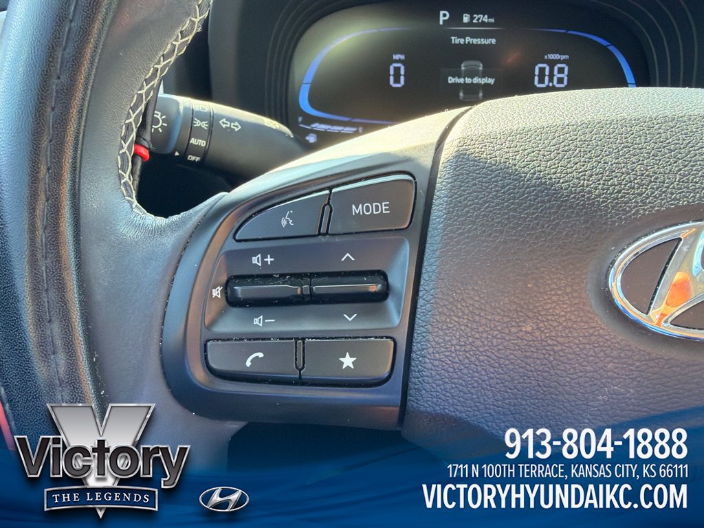 Used 2025 Hyundai Venue Limited FWD image 12