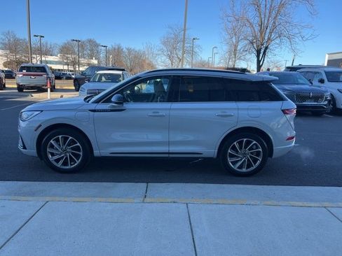 Used 2025 Lincoln Corsair Grand Touring w/ Equipment Group 301A image 4