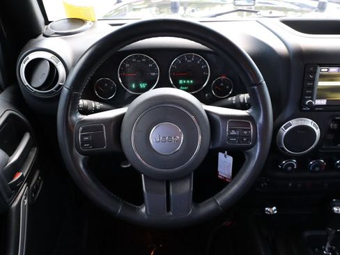 Used 2018 Jeep Wrangler Unlimited Sahara AWD/4WD image 18