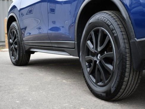 Used 2017 Nissan Rogue SV w/ SV Premium Package image 9