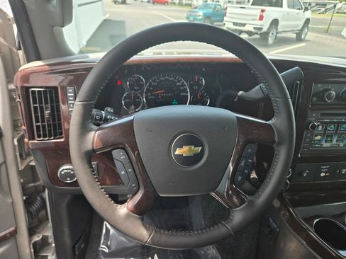Used 2019 Chevrolet Express 2500 w/ Enhanced Convenience Package image 17