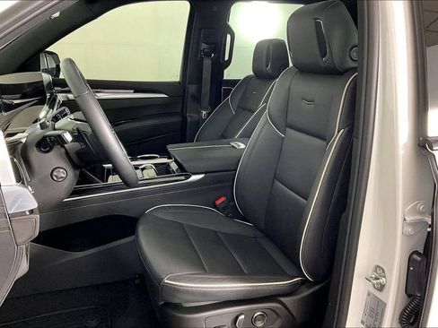 Used 2025 Cadillac Escalade Sport w/ Touring Package AWD/4WD image 32