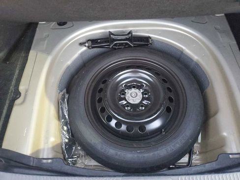 Used 2019 Toyota Camry LE image 23