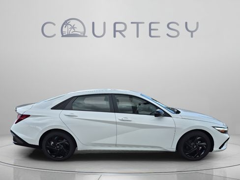 New 2026 Hyundai Elantra SEL Sport FWD image 6