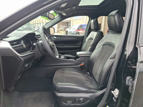 Used 2023 Jeep Grand Cherokee L Laredo AWD/4WD image 14