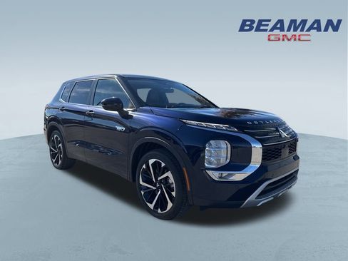 Used 2023 Mitsubishi Outlander SE image 1