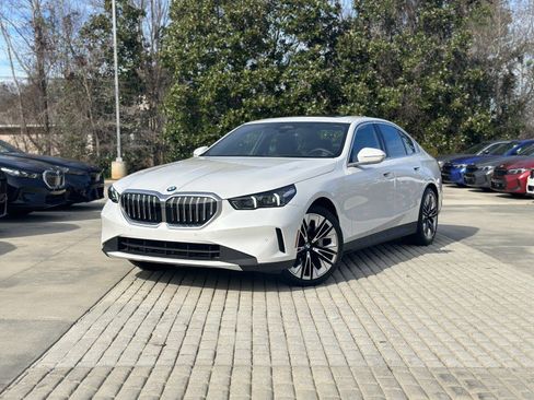 Certified 2024 BMW 530i w/ Premium Package image 1