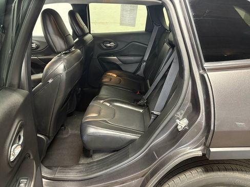 Used 2021 Jeep Cherokee Limited AWD/4WD image 11