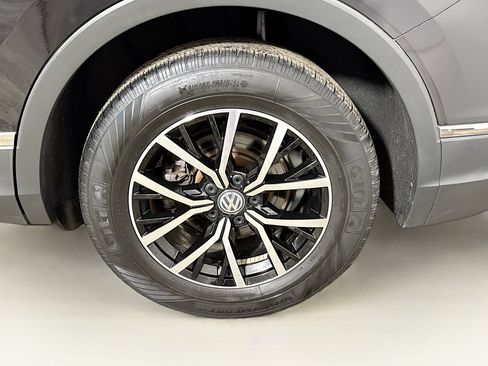 Used 2021 Volkswagen Tiguan SE image 29