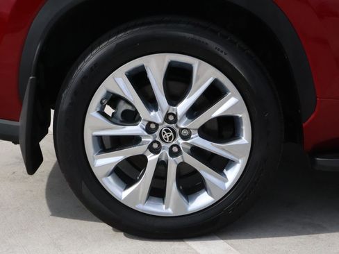 Used 2022 Toyota Highlander Limited image 8