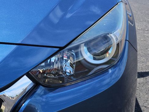 Used 2017 MAZDA MAZDA3 Sport w/ Preferred Equipment Package FWD image 9