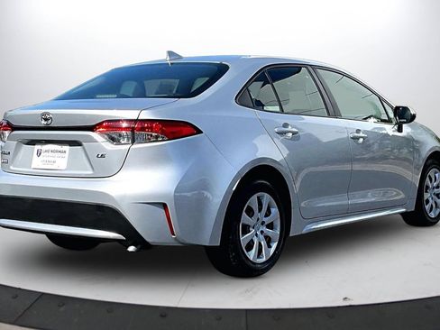 Used 2022 Toyota Corolla LE FWD image 9