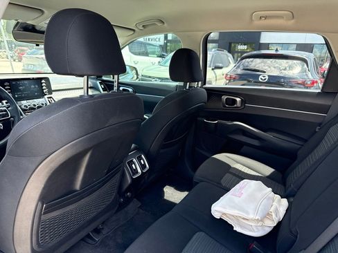 Used 2021 Kia Sorento LX FWD image 9