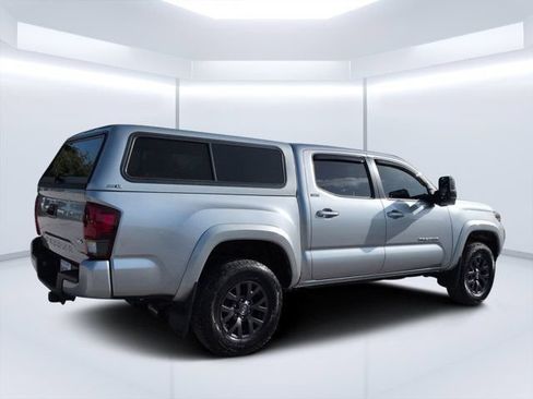 Used 2022 Toyota Tacoma SR5 w/ Technology Package RWD image 3