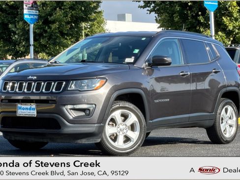 Used 2018 Jeep Compass Latitude AWD/4WD image 1
