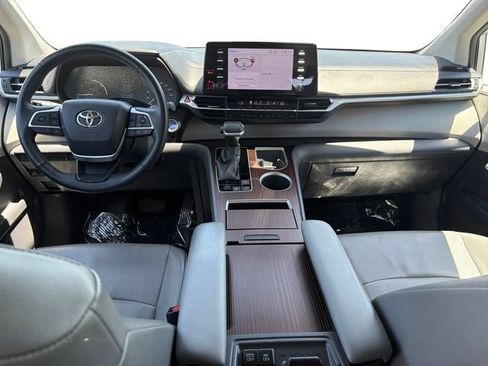 Certified 2022 Toyota Sienna XLE FWD image 14