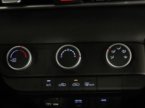 Certified 2025 Hyundai Elantra SE image 20