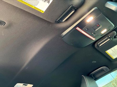 Used 2025 Toyota Camry SE w/ Convenience Package image 14