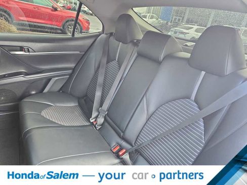 Used 2020 Toyota Camry SE image 10
