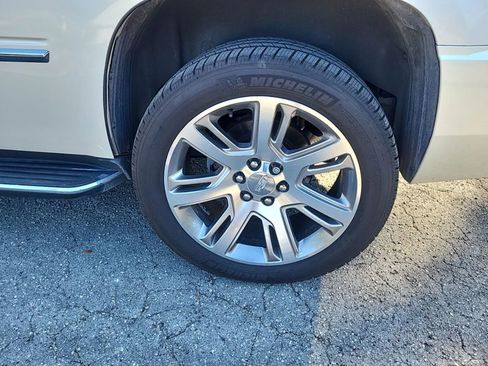 Used 2012 Cadillac Escalade Luxury image 10