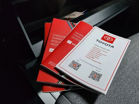 Used 2022 Toyota Sienna LE image 35