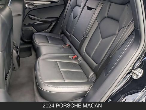 Used 2024 Porsche Macan AWD/4WD image 18