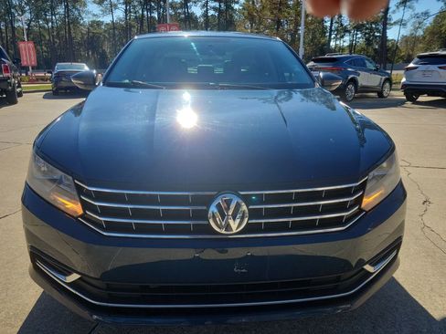 Used 2019 Volkswagen Passat 2.0T Wolfsburg w/ Wheels & Sunroof Package image 11