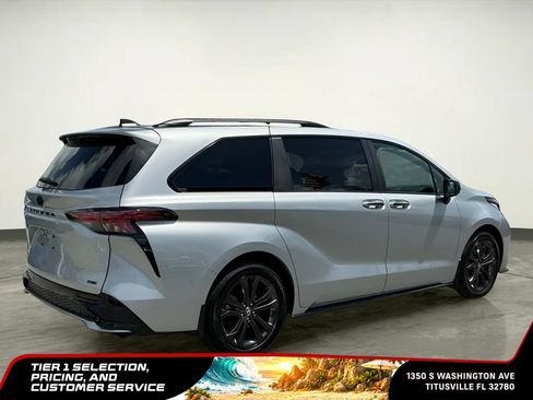 Used 2025 Toyota Sienna XSE w/ XSE Plus Package FWD image 13