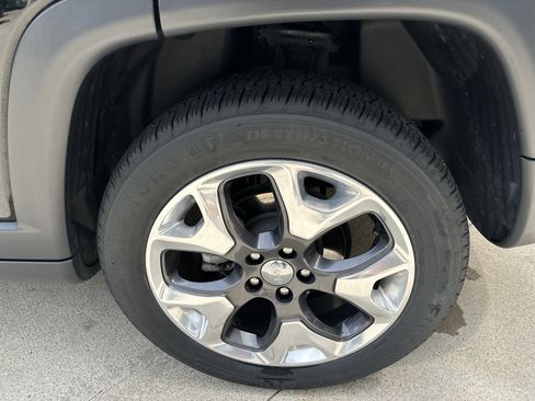 Used 2018 Jeep Compass Limited w/ Navigation Group AWD/4WD image 32