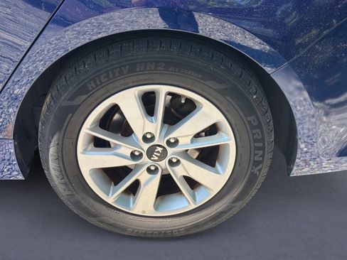 Used 2017 Kia Optima LX FWD image 5