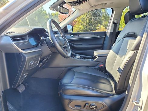 Used 2022 Jeep Grand Cherokee Limited AWD/4WD image 19