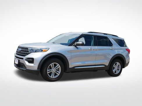 Used 2022 Ford Explorer XLT AWD/4WD image 7