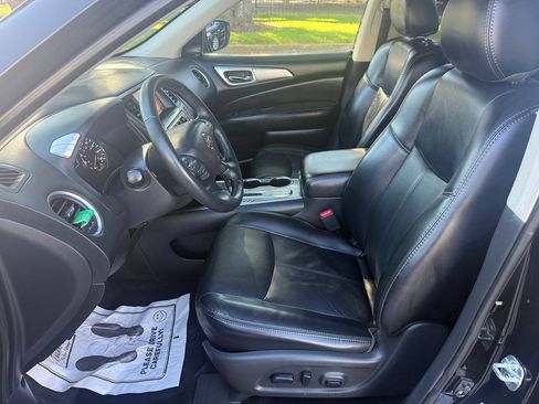 Used 2019 Nissan Pathfinder SL FWD image 14