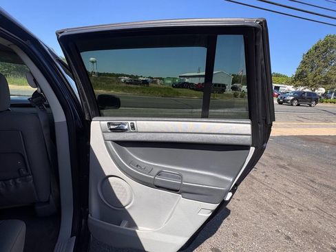 Used 2008 Chrysler Pacifica LX image 17