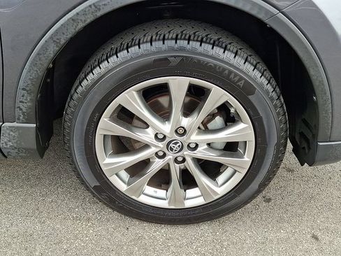 Used 2018 Toyota RAV4 Limited AWD/4WD image 8
