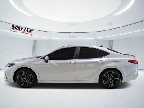Used 2025 Toyota Camry XSE FWD image 6