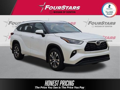 Used 2023 Toyota Highlander XLE FWD image 1