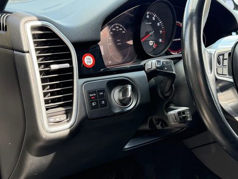 Used 2021 Porsche Cayenne Coupe image 28