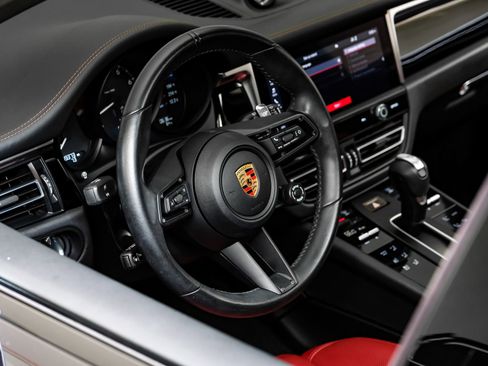 Used 2024 Porsche Macan image 20
